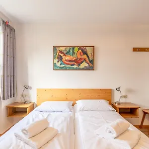  Apartment Lueg Naus